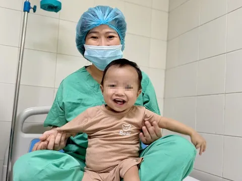 Giám đốc Bệnh viện Trung ương Huế nói về ‘kỳ tích’ ghép gan cho bệnh nhi nhỏ tuổi nhất