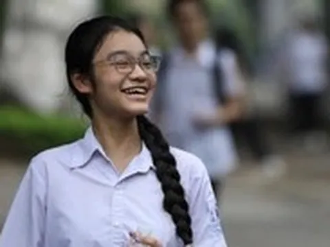 Đề thi văn vào lớp 10 chuyên ở Hà Nội về 'ánh sáng riêng bên trong mỗi người'