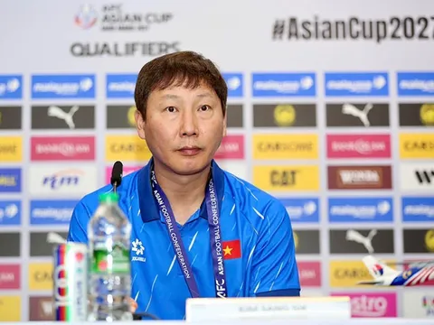 HLV Kim Sang-sik: Malaysia có tới 18 cầu thủ Việt Nam chưa từng biết đến