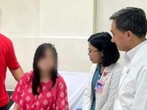 Sản phụ Singapore có bào thai được bác sĩ Việt Nam thông tim đã về nước an toàn