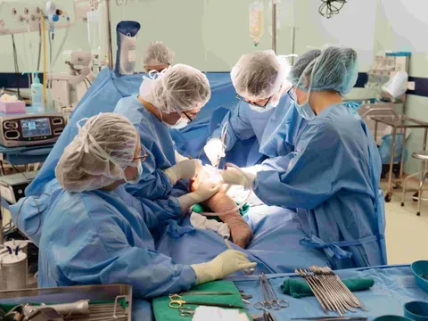 Thành tựu y khoa: Thay toàn bộ xương đùi cho bé trai bị ung thư bằng công nghệ in 3D