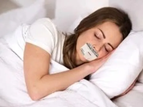 Cảnh báo trào lưu 'dán miệng' nguy hiểm trên TikTok