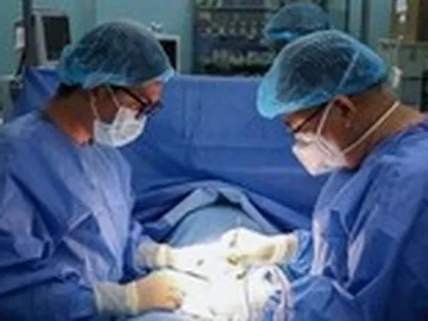 Ẩn tinh hoàn có thể gây vô sinh, ung thư: Bác sĩ chỉ rõ dấu hiệu nhận biết