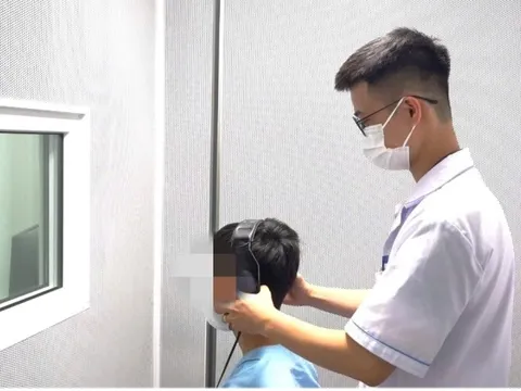 Tắm đêm thường xuyên, nam thanh niên suýt mất thính lực vĩnh viễn