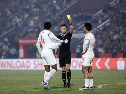 Lộ danh tính 2 trọng tài Nhật Bản được VPF thuê bắt cặp cầu 'đinh' vòng 25 V-League