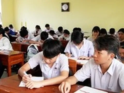 Gần 500 học sinh theo cha mẹ về tỉnh Cà Mau mới