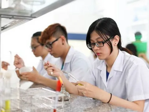 Trường Đại học Dược Hà Nội công bố mức học phí năm 2025, điểm chuẩn hai năm gần đây