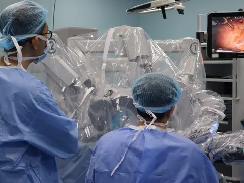 Sau 6 lần mổ thất bại ở các quốc gia, doanh nhân Mỹ khỏi bệnh nhờ bác sĩ Việt