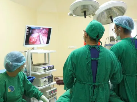 Nữ bệnh nhân hoại tử ruột nguy kịch vì chủ quan với những cơn đau bụng