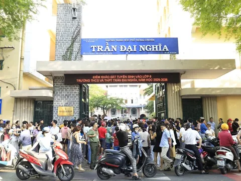 Cận cảnh cuộc đua tranh suất vào lớp 6 'căng' hơn tuyển sinh đại học ở TPHCM