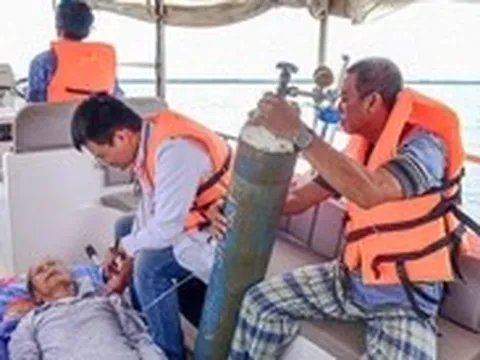 Tăng thêm phương tiện cấp cứu ngoại viện: 'Thót tim' những ca cấp cứu trên biển