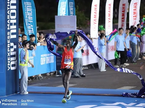 Vận động viên Kenya Victor Kipkemei vô địch VnExpress Marathon Quy Nhơn 2025 cùng GOYA Photon