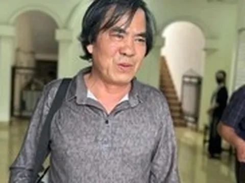 Mở lại phiên tòa cựu sinh viên kiện Đại học Kinh tế quốc dân đòi bồi thường 44 tỉ