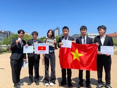 Học sinh Việt Nam giành thành tích đặc biệt tại Olympic Vật lý Châu Âu