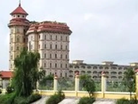 Đình chỉ hoạt động đào tạo đại học Trường đại học Hà Hoa Tiên