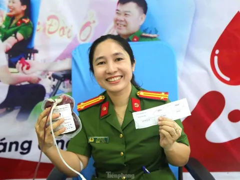 Bệnh viện ‘cạn’ máu, hơn 100 cán bộ, chiến sĩ Công an Nghệ An trao giọt máu nghĩa tình