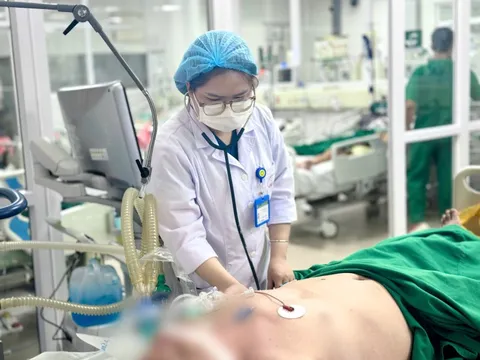 Uống nửa lít rượu mỗi ngày, 'ma men' cấp cứu vì nguy kịch do hoại tử tụy