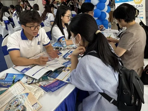 Giữa ma trận tổ hợp xét tuyển đại học: Cơ hội ở đâu?