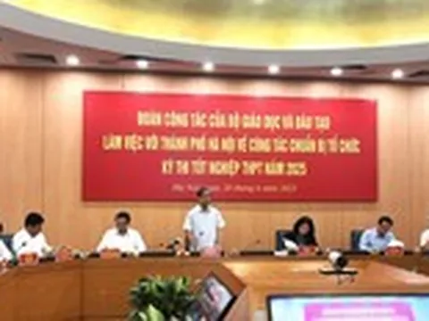 Bộ trưởng Nguyễn Kim Sơn kiểm tra chuẩn bị thi tốt nghiệp THPT tại Hà Nội