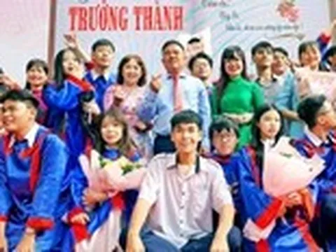 Lễ tri ân tại Trường THPT Nguyễn Thị Diệu: Cha mẹ không thể làm thay các em mãi