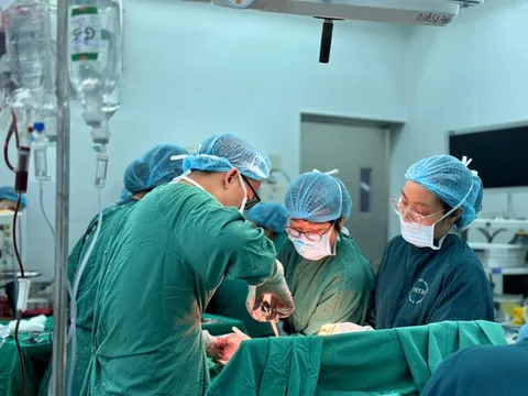 Tự ý phá thai bằng thuốc mua trên mạng, bác sĩ cắt tử cung cứu sản phụ