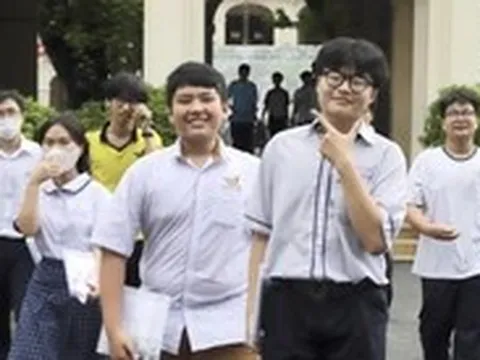 Phổ điểm thi lớp 10 ở TP.HCM: Lo lắng môn văn, kết quả thở phào