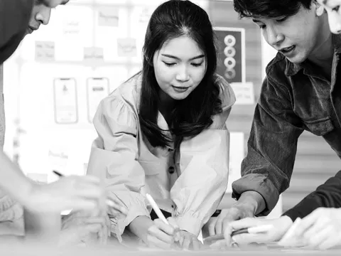 Tìm hiểu nghề nghiệp và thu nhập: Định hình tương lai từ những lựa chọn thực tế