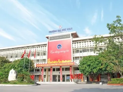 Kỷ luật cảnh cáo 2 cán bộ Trường Đại học Vinh ‘gạ tình’ nữ sinh