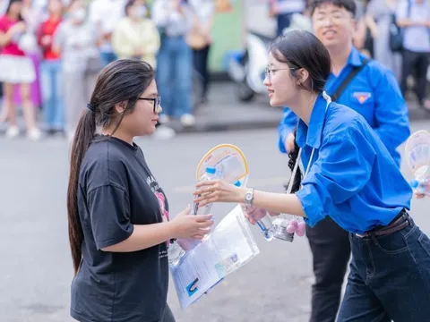 Hơn 8.000 tình nguyện viên Thủ đô tiếp sức sĩ tử