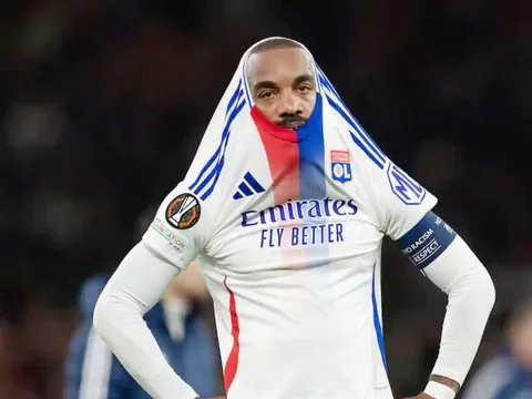 Hy hữu: Đội bóng từng 7 lần vô địch Pháp bị giáng xuống hạng nhưng vẫn được dự Cúp C2 châu Âu