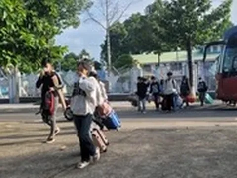 Đồng Nai: Thuê xe đưa 77 thí sinh từ lõi rừng vượt hơn 60km đến điểm thi