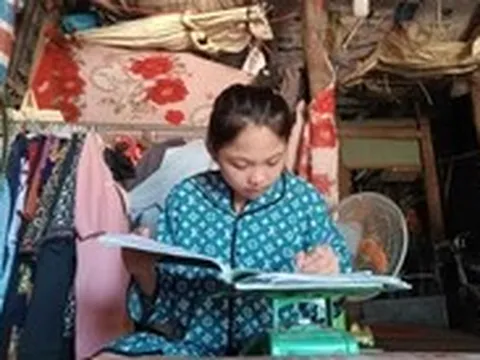 Ôm sách vở vào viện vừa chăm mẹ, vừa ôn thi tốt nghiệp