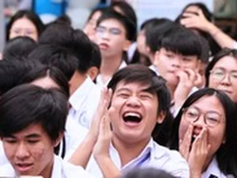 Tin tức sáng 26-6: Quốc hội hôm nay biểu quyết hỗ trợ học phí cho HS; Giám đốc sở làm bí thư xã