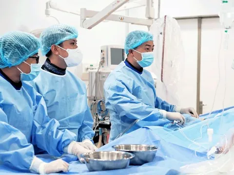 Cứu sống du khách Pháp bị nhồi máu cơ tim cấp