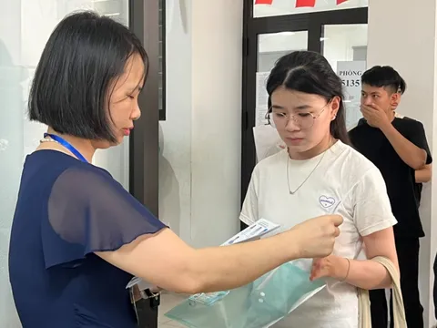 Sỹ tử hoàn thành bài Ngữ Văn, đề dễ thở, thí sinh phấn khởi