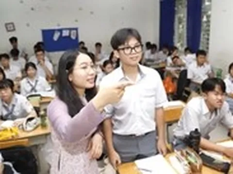 Miễn học phí cho học sinh: Ngăn bỏ học, nâng chất lượng giáo dục