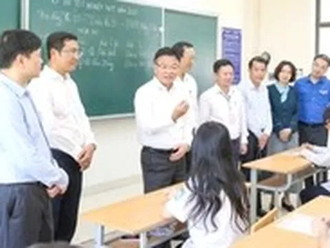 Thi tốt nghiệp THPT 2025: 2 bộ đề thi cho 2 đối tượng