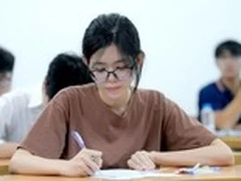 Gợi ý bài giải môn văn thi tốt nghiệp THPT 2025