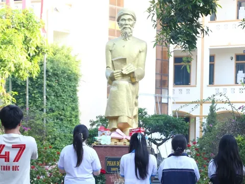 Hành động 'đặc biệt' của sỹ tử trước giờ thi