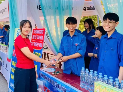 Sắc xanh tình nguyện đồng hành sĩ tử vượt vũ môn