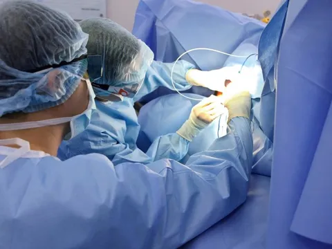 Điểm mặt bộ ba nguyên nhân khiến bệnh trĩ tấn công giới trẻ