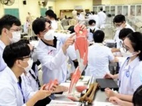 Sinh viên ngành y sắp phải thi đánh giá năng lực 'chuẩn quốc tế' trước khi hành nghề