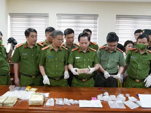 Bắt 3 đối tượng đầu não, thu hơn 5kg ma tuý và súng quân dụng