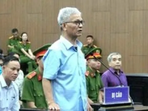 Bị cáo Lê Viết Chữ nói 'có niềm vui nho nhỏ' ở phiên tòa và đọc thơ về mẹ