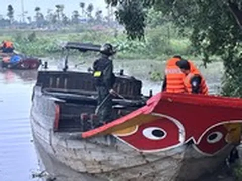 Bắt giữ 6 người khai thác cát trái phép trên sông Đồng Nai