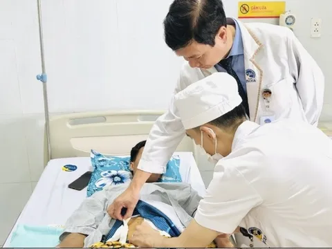 Suýt mất mạng do bị đâm xuyên bụng, thủng nhiều nội tạng