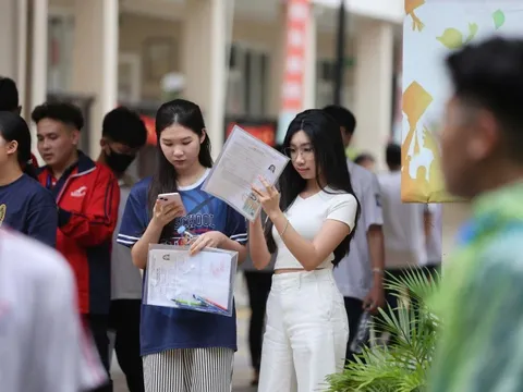 Thí sinh thừa nhận chụp đề thi tốt nghiệp gửi ra ngoài nhờ giải