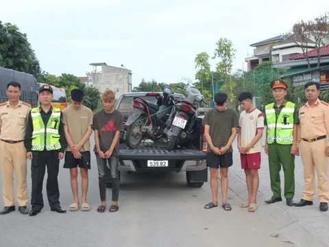 Bắt nhóm ‘quái xế’ có hành vi khiếm nhã các cô gái đi đường
