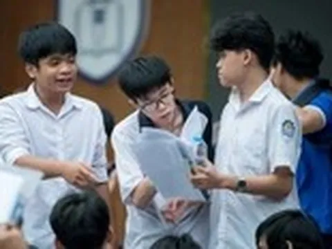 Trong 10 năm, điểm thi tốt nghiệp THPT trồi sụt và những cơn mưa điểm 10
