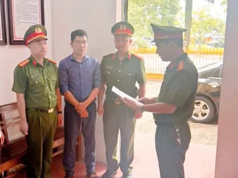 Bắt đối tượng biển thủ tiền bảo hiểm y tế của hơn 300 học sinh